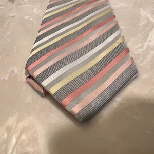 Gently used tie